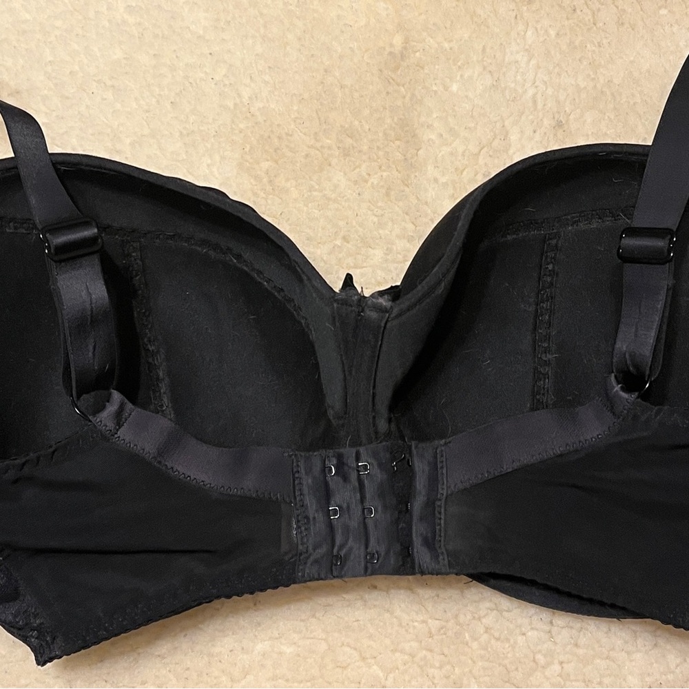 Flirtelle Black Bra
SIZE:
US: 34M
UK: 34J
EU: 75M
AU: 12J
FR: 90M - Picture 2 of 12